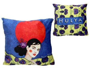 Poduszka z wypełnieniem/suwak - Hulya Ozdemir, Waste away the night