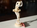 396_0794_a  baletnica zlota alabaster.jpg
